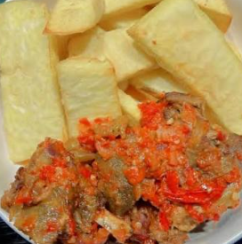Fried yam and turkey pepper sauce