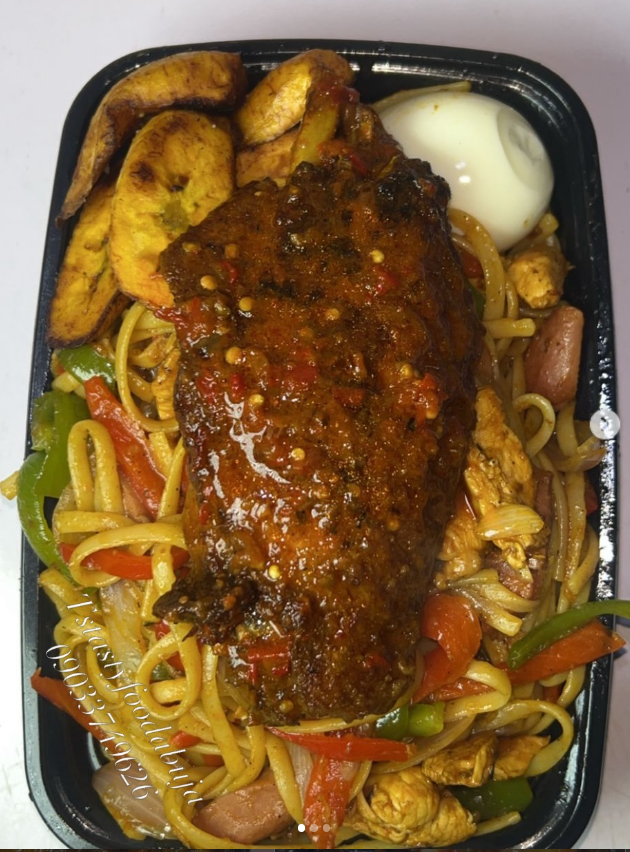 Linguine with Chicken, boiled egg, plantain & 1 soft drink