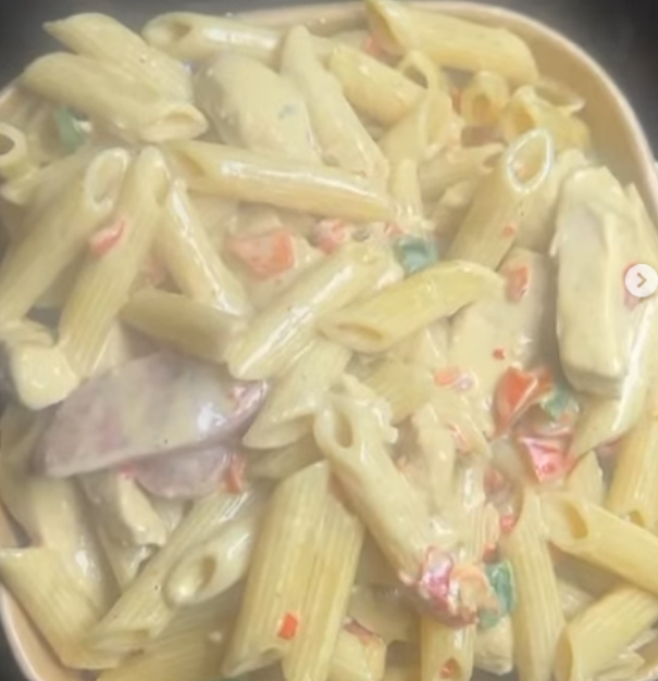 Creamy alfredo with penne/linguine, chicken breast, sausage and turkey