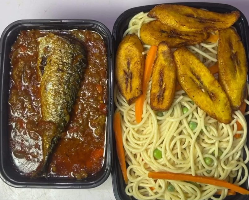 Plain spaghetti/macaroni with stew choice
