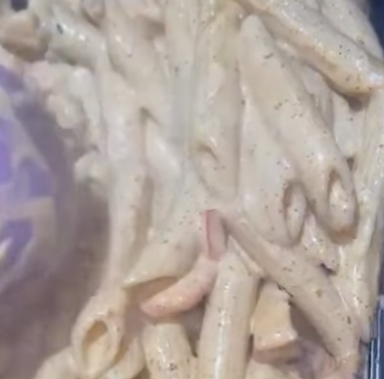 Creamy alfredo with penne/linguine, chicken breast, sausage and chicken lap