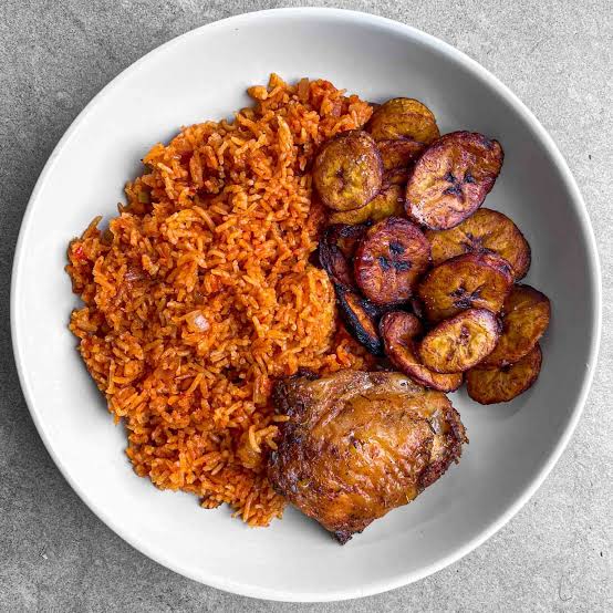 Jellof rice, chicken and plantain